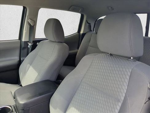 Used 2020 Toyota Tacoma SR5 w/ SR5 Appearance Package (SM) image 16