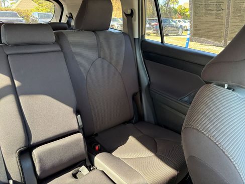 Used 2025 Toyota Highlander LE image 39