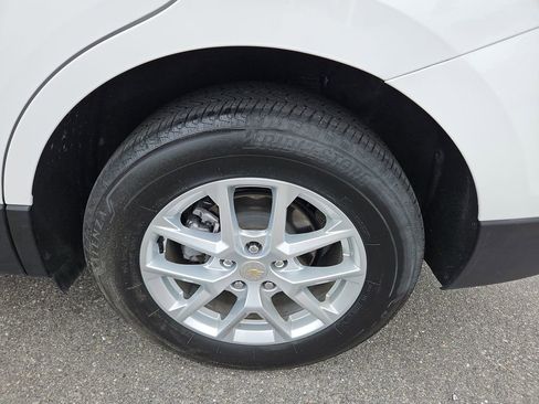 Used 2024 Chevrolet Equinox LT image 32