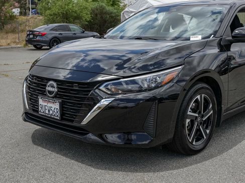 Used 2025 Nissan Sentra SV FWD image 10