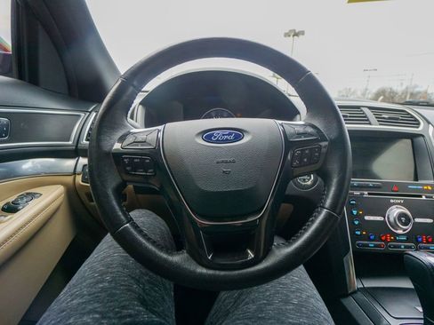 Used 2017 Ford Explorer Limited image 26