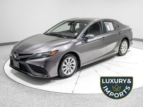 Used 2023 Toyota Camry SE FWD image 1