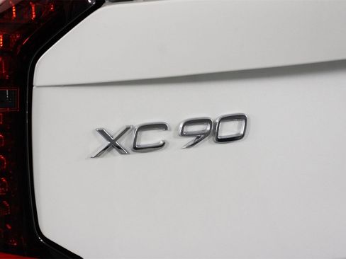 New 2026 Volvo XC90 B5 Plus w/ Protection Package image 16