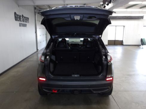 Used 2020 Jeep Cherokee Trailhawk AWD/4WD image 20