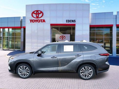 Used 2022 Toyota Highlander Platinum image 6