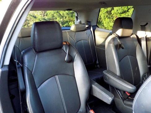 Used 2014 GMC Acadia SLT image 16