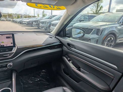 Used 2023 Nissan Altima 2.5 SR w/ SR Premium Package FWD image 16