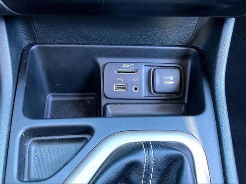 Used 2016 Jeep Cherokee Latitude w/ Comfort & Sound Group image 24