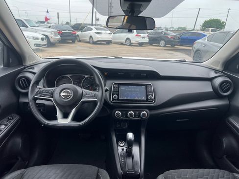 Used 2022 Nissan Kicks S FWD image 17