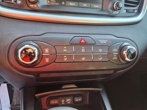 Used 2020 Kia Sorento LX image 15