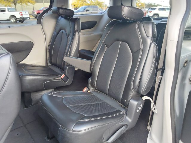 Used 2024 Chrysler Pacifica Touring-L FWD image 13