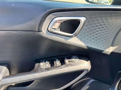 Used 2023 Kia Soul LX w/ LX Technology Package image 24