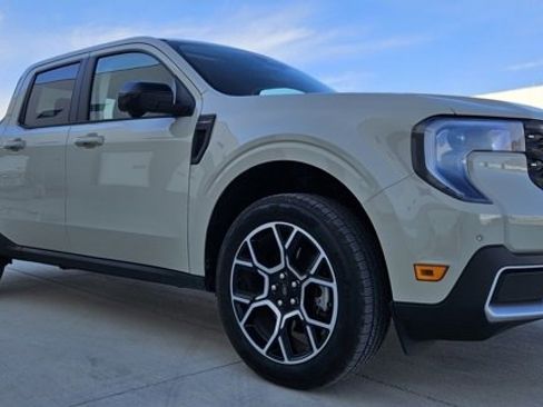 Used 2025 Ford Maverick Lariat w/ 4K Tow Package image 7