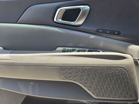 New 2026 Kia Carnival EX FWD image 16