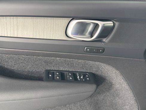 Certified 2024 Volvo XC40 B5 Plus w/ Climate Package image 18