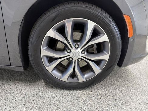 Used 2017 Chrysler Pacifica Limited FWD image 47