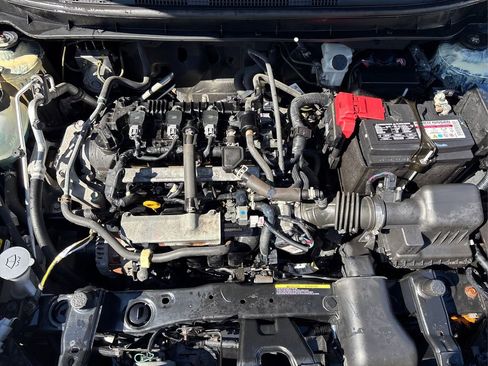 Used 2021 Nissan Kicks S image 12