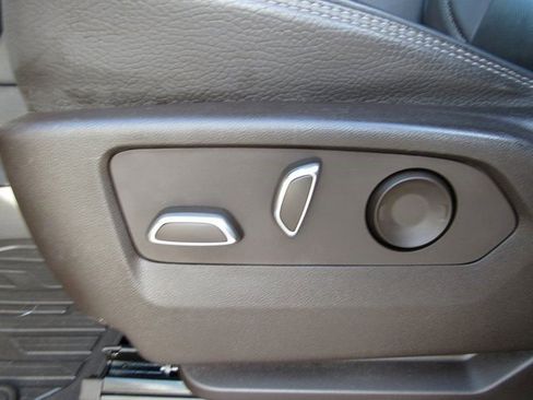 Used 2023 GMC Yukon XL Denali w/ Advanced Technology Package image 16