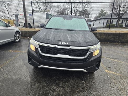 Used 2023 Kia Seltos EX image 3