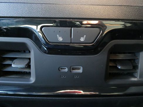 Used 2024 GMC Sierra 2500 AT4 w/ Technology Package image 19