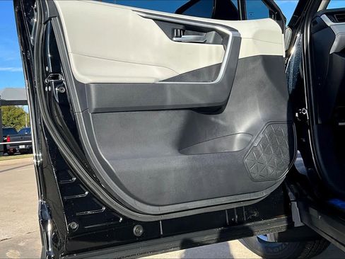 New 2025 Toyota RAV4 XLE image 10