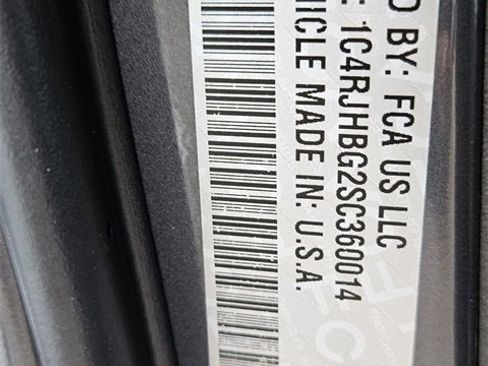 New 2025 Jeep Grand Cherokee Limited w/ Black Appearance Package image 29