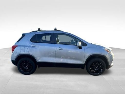 Used 2022 Chevrolet Trax LT w/ Driver Confidence Package image 8