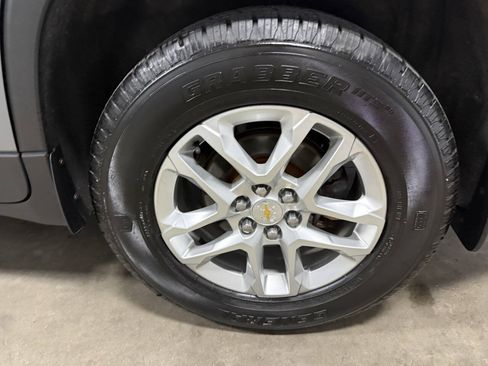 Used 2020 Chevrolet Traverse LT w/ LPO, Floor Liner Package AWD/4WD image 10