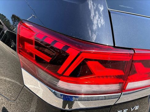 Used 2021 Volkswagen Atlas SE w/ Panoramic Sunroof Package FWD image 28