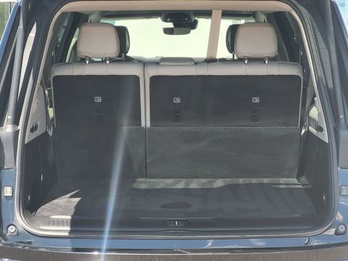 Used 2023 Jeep Wagoneer Series III w/ Preferred Equipment Group AWD/4WD image 30