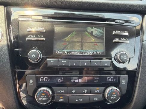 Used 2015 Nissan Rogue SV AWD/4WD image 17