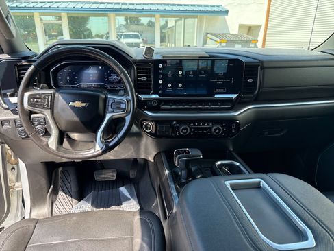Used 2022 Chevrolet Silverado 1500 LTZ AWD/4WD image 12