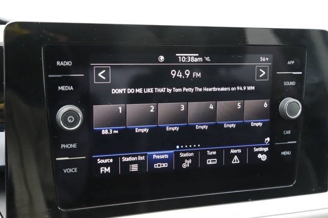 Used 2025 Volkswagen Taos SE FWD image 24