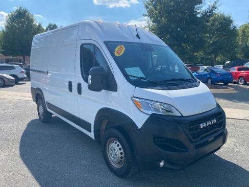 Used 2025 RAM ProMaster 2500 w/ Convenience Group FWD image 4