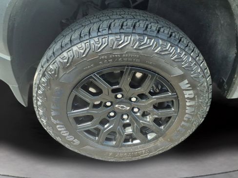 Used 2025 Chevrolet Colorado Trail Boss AWD/4WD image 28