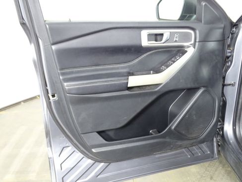 Used 2021 Ford Explorer XLT w/ Equipment Group 202A image 18