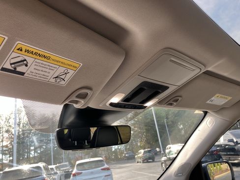 Used 2025 Honda Pilot Elite image 31