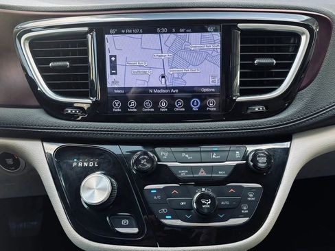 Used 2017 Chrysler Pacifica Limited FWD image 29