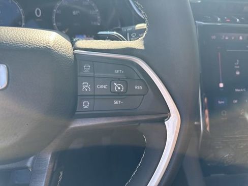 Used 2023 Jeep Grand Cherokee L Limited image 12