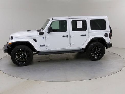 Used 2025 Jeep Wrangler Unlimited Sahara AWD/4WD image 18