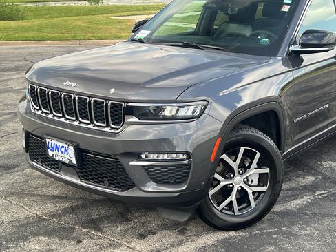 Used 2025 Jeep Grand Cherokee Limited w/ Luxury Tech Group II AWD/4WD image 8
