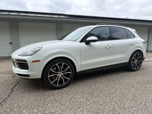 Certified 2023 Porsche Cayenne S AWD/4WD image 2
