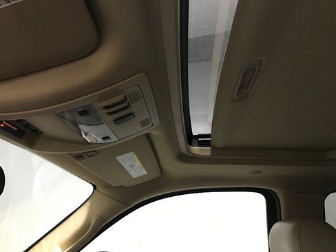 Used 2010 Cadillac Escalade Premium AWD/4WD image 26
