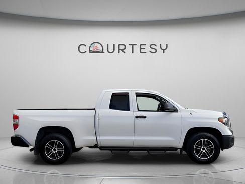 Used 2018 Toyota Tundra SR5 image 6