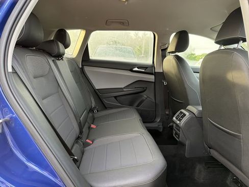 Used 2023 Volkswagen Taos SE AWD/4WD image 15