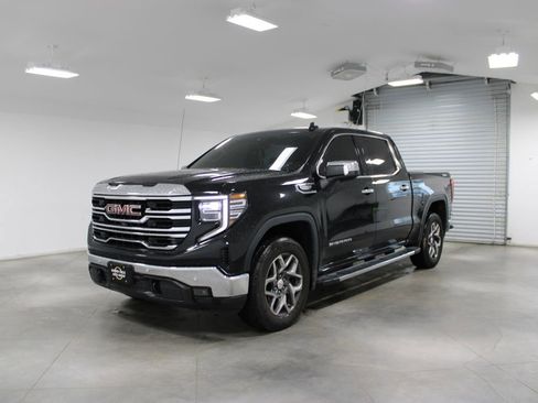 Used 2022 GMC Sierra 1500 SLT AWD/4WD image 4