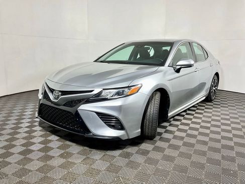 Used 2018 Toyota Camry SE image 8