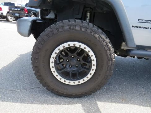 Used 2016 Jeep Wrangler Sport AWD/4WD image 10