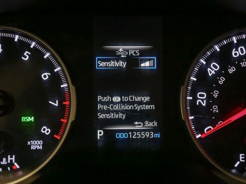 Used 2021 Toyota RAV4 XLE AWD/4WD image 34