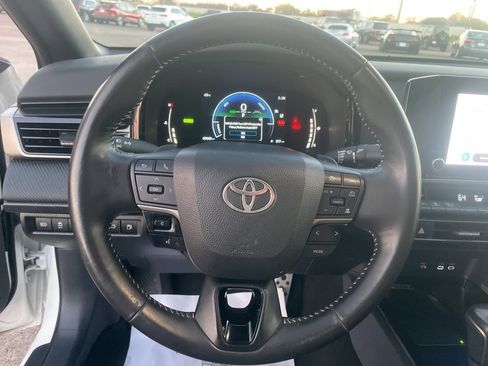 Used 2025 Toyota Camry SE image 24